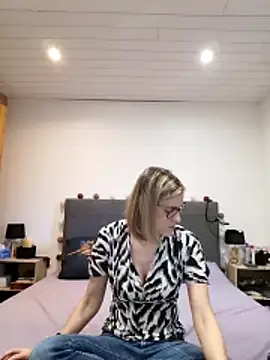 Snapshot of Madame_Callie chatting on 15, 6, 2026 Madame Callie online show from 15, 6, 2026