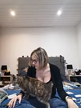 Madame Callie online show from 12, 4, 2026