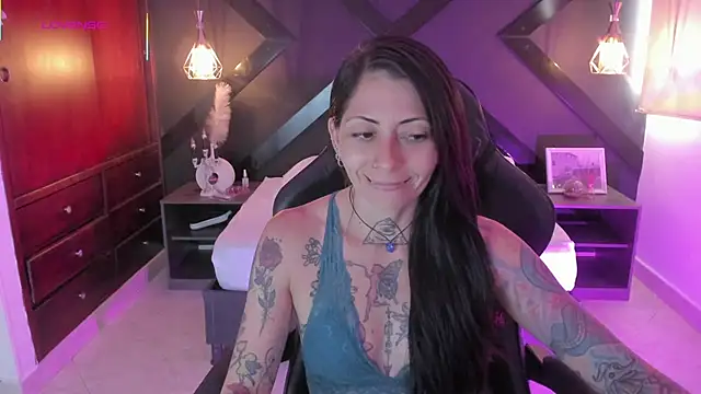 Snapshot of dark_gotica chatting on 10, 10, 2025 dark gotica online show from 10, 10, 2025