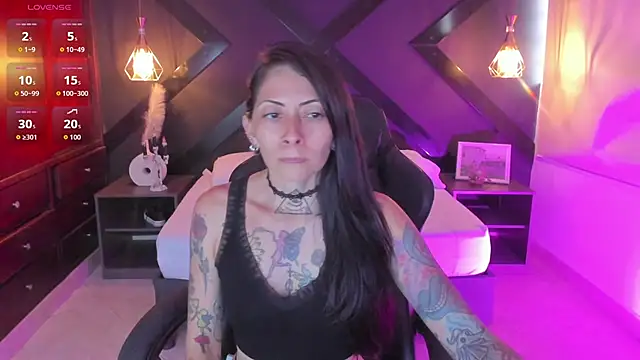 Snapshot of dark_gotica chatting on 7, 11, 2025 dark gotica online show from 7, 11, 2025