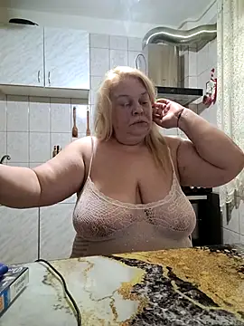 Snapshot of AriannaMilf chatting on 22, 5, 2026 AriannaMilf online show from 22, 5, 2026