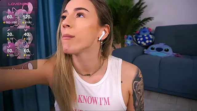 Snapshot of AishaCarter chatting on 5, 2, 2025 AishaCarter online show from 5, 2, 2025
