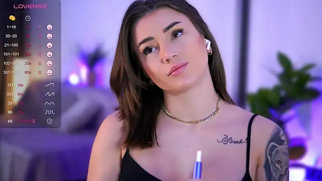 AishaCarter online show from 17, 11, 2025