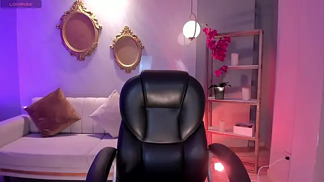 AlessiaCorleone  online show from 28, 10, 2025