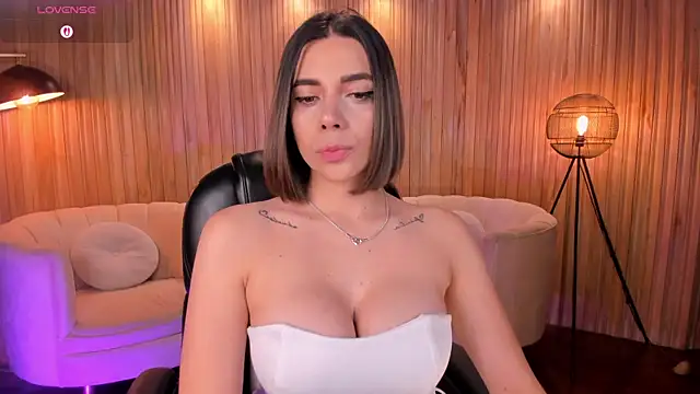AmyWalker  online show from 28, 2, 2025