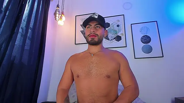 Snapshot of Juan_Castano chatting on 3, 2, 2025 Juan Castano online show from 3, 2, 2025