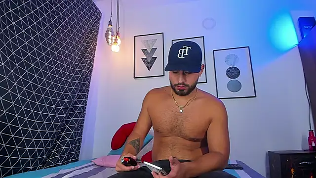 Snapshot of Juan_Castano chatting on 9, 3, 2025 Juan Castano online show from 9, 3, 2025