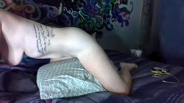Snapshot of 4EyedSluttyGinger chatting on 9, 9, 2025 4EyedSluttyGinger online show from 9, 9, 2025