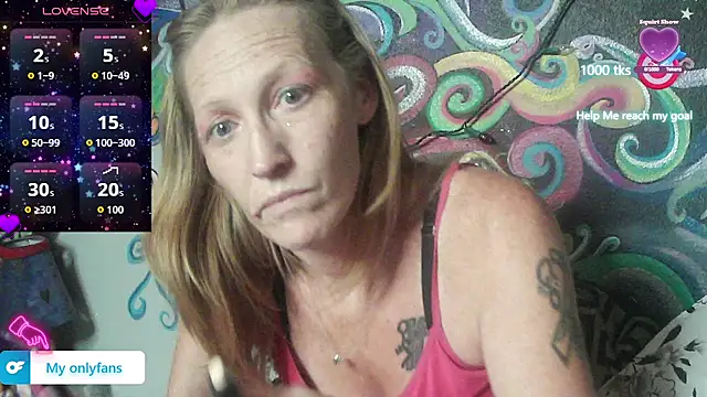 Snapshot of 4EyedSluttyGinger chatting on 13, 10, 2025 4EyedSluttyGinger online show from 13, 10, 2025