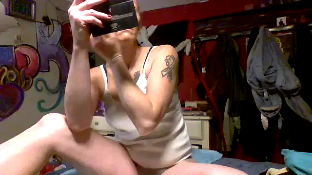 Snapshot of 4EyedSluttyGinger chatting on 23, 2, 2025 4EyedSluttyGinger online show from 23, 2, 2025