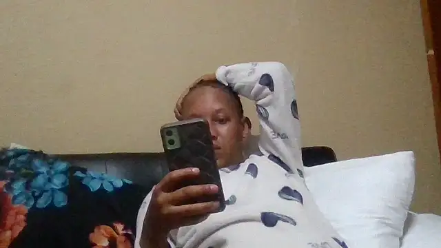 Snapshot of ShooingBunch chatting on 12, 11, 2025 ShooingBunch online show from 12, 11, 2025