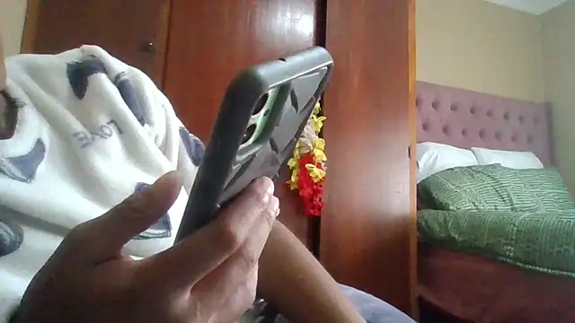 Snapshot of ShooingBunch chatting on 9, 11, 2025 ShooingBunch online show from 9, 11, 2025