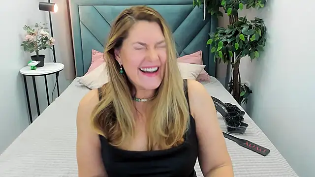 Adele Russo online show from 14, 10, 2025