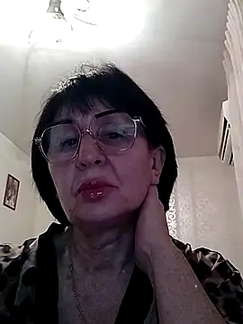 AlbinaXPretty online show from 1, 2, 2025