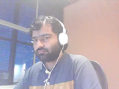 Snapshot of JohnBond009 chatting on 8, 9, 2025 JohnBond009 online show from 8, 9, 2025