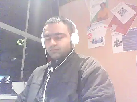 Snapshot of JohnBond009 chatting on 8, 1, 2025 JohnBond009 online show from 8, 1, 2025