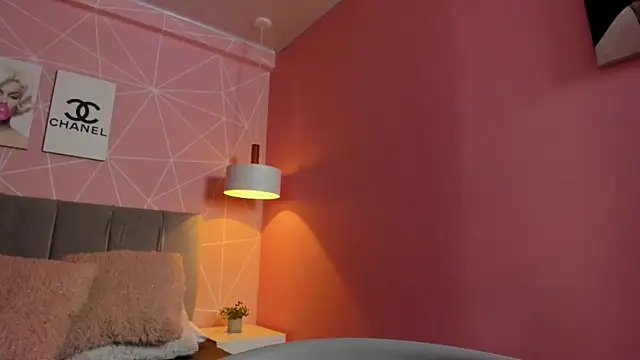 dolly zoe online show from 18, 12, 2025