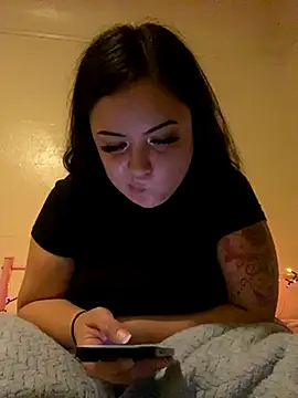 Snapshot of xocrybaby chatting on 17, 11, 2025 xocrybaby online show from 17, 11, 2025