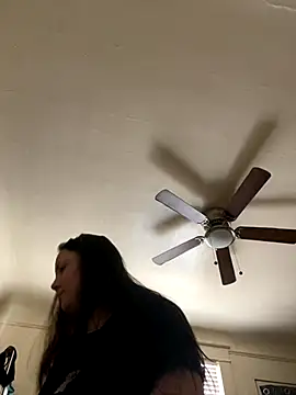 Snapshot of xocrybaby chatting on 28, 10, 2025 xocrybaby online show from 28, 10, 2025