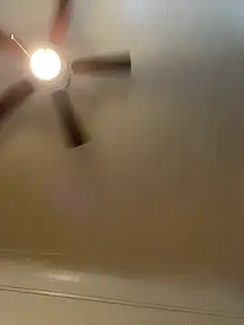 Snapshot of xocrybaby chatting on 17, 11, 2025 xocrybaby online show from 17, 11, 2025