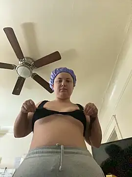 Snapshot of xocrybaby chatting on 18, 11, 2025 xocrybaby online show from 18, 11, 2025