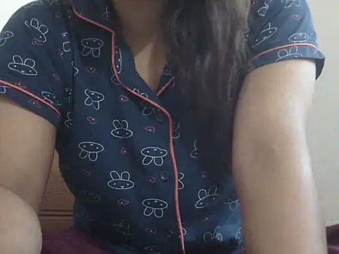 Snapshot of shekira99 chatting on 2, 11, 2025 shekira99 online show from 2, 11, 2025