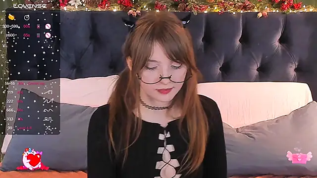 Snapshot of AliceLanley chatting on 4, 2, 2025 AliceLanley online show from 4, 2, 2025