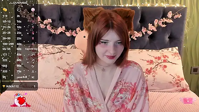 Snapshot of AliceLanley chatting on 28, 9, 2025 AliceLanley online show from 28, 9, 2025