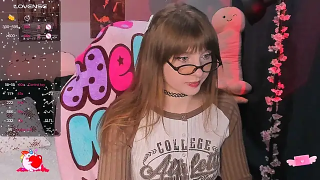 Snapshot of AliceLanley chatting on 3, 12, 2024 AliceLanley online show from 3, 12, 2024