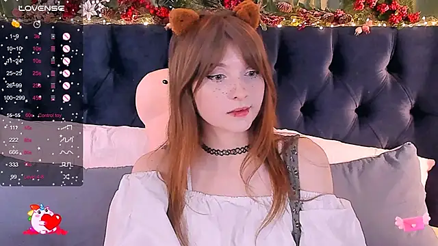 Snapshot of AliceLanley chatting on 5, 2, 2025 AliceLanley online show from 5, 2, 2025