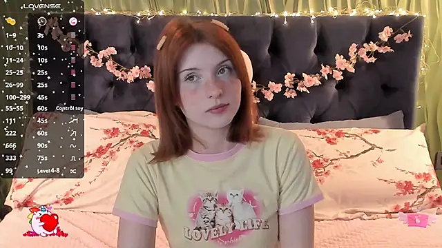 Snapshot of AliceLanley chatting on 11, 11, 2025 AliceLanley online show from 11, 11, 2025