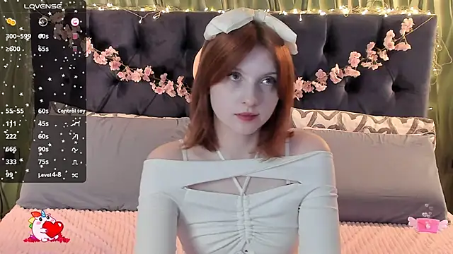 Snapshot of AliceLanley chatting on 16, 11, 2025 AliceLanley online show from 16, 11, 2025