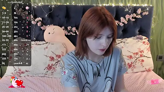 Snapshot of AliceLanley chatting on 26, 9, 2025 AliceLanley online show from 26, 9, 2025
