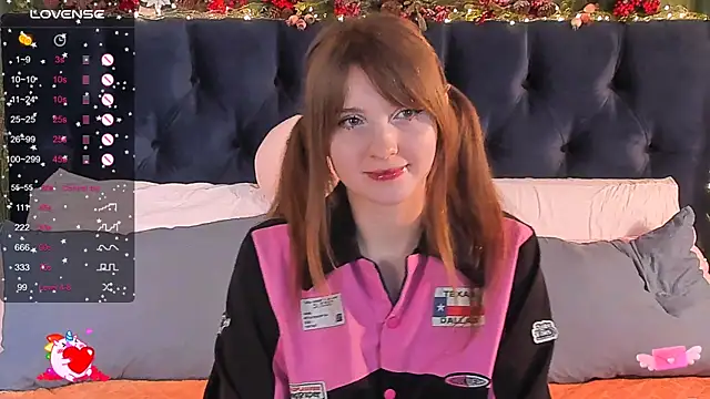 Snapshot of AliceLanley chatting on 19, 1, 2025 AliceLanley online show from 19, 1, 2025