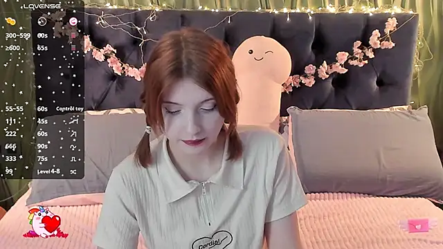 Snapshot of AliceLanley chatting on 22, 11, 2025 AliceLanley online show from 22, 11, 2025