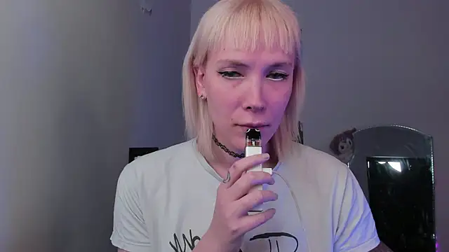 Snapshot of dollmore chatting on 8, 5, 2026 dollmore online show from 8, 5, 2026