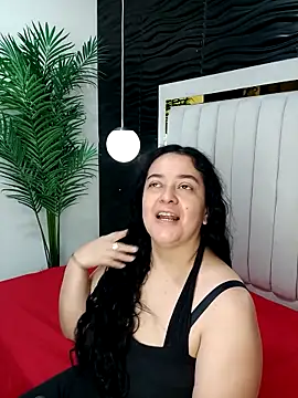 Snapshot of lucia_vonne_ chatting on 26, 2, 2025 lucia vonne online show from 26, 2, 2025