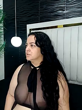 Snapshot of lucia_vonne_ chatting on 12, 2, 2025 lucia vonne online show from 12, 2, 2025