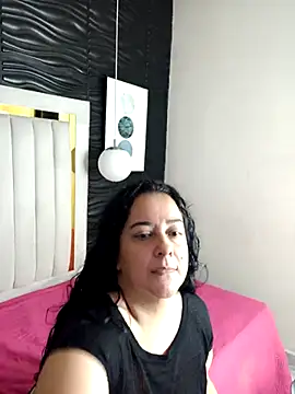 Snapshot of lucia_vonne_ chatting on 25, 2, 2025 lucia vonne online show from 25, 2, 2025