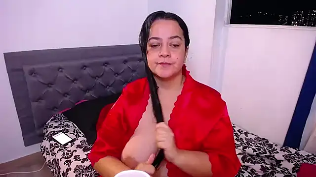 Snapshot of lucia_vonne_ chatting on 17, 6, 2026 lucia vonne online show from 17, 6, 2026