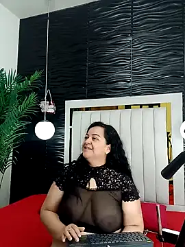 Snapshot of lucia_vonne_ chatting on 7, 1, 2025 lucia vonne online show from 7, 1, 2025