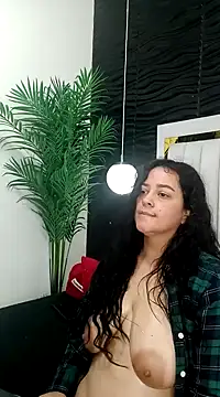 Snapshot of lucia_vonne_ chatting on 13, 1, 2025 lucia vonne online show from 13, 1, 2025