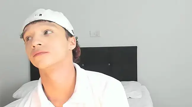 Snapshot of angelcortes chatting on 28, 2, 2025 angelcortes online show from 28, 2, 2025