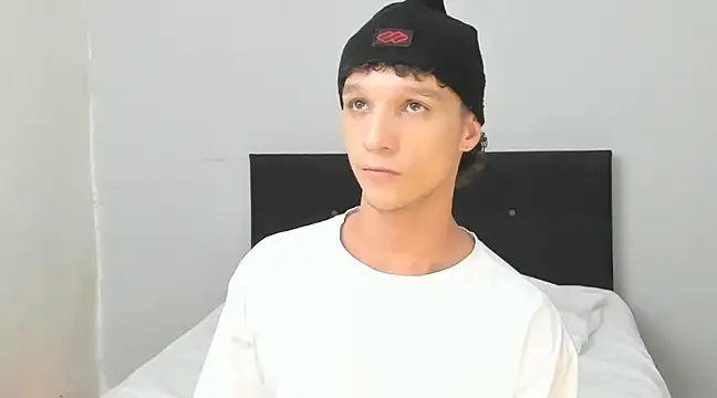 Snapshot of angelcortes chatting on 13, 3, 2025 angelcortes online show from 13, 3, 2025