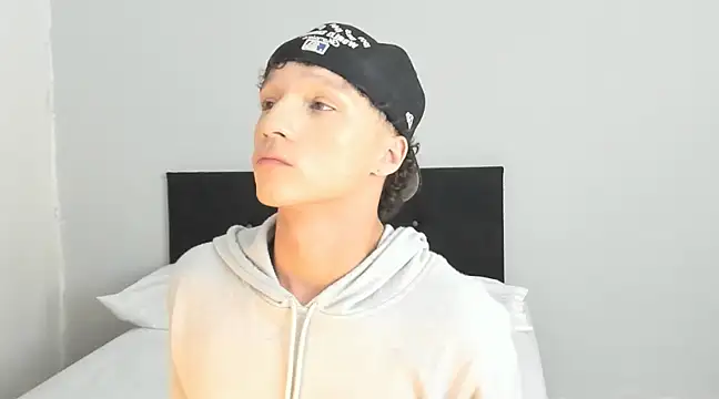 Snapshot of angelcortes chatting on 4, 3, 2025 angelcortes online show from 4, 3, 2025