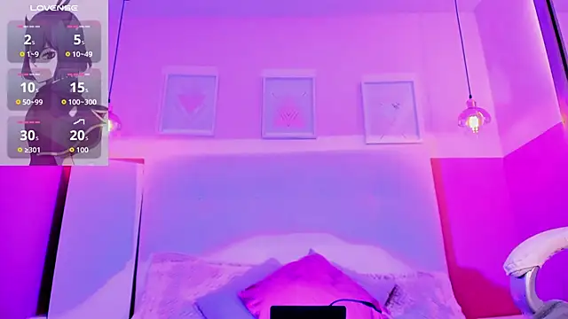 CoralineRicce  online show from 10, 10, 2025