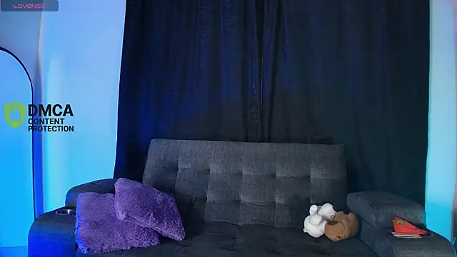 yungelitamor  online show from 25, 4, 2026