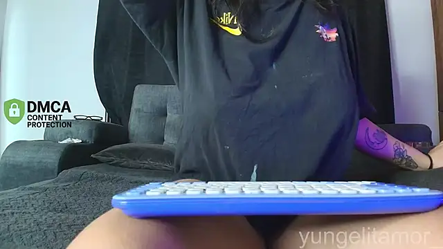 yungelitamor  online show from 23, 11, 2025