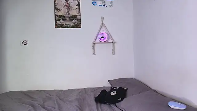 yungelitamor  online show from 14, 3, 2025