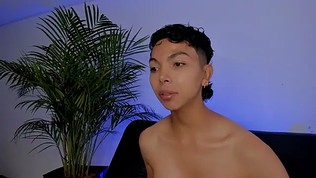 xhenisa  online show from 15, 1, 2026